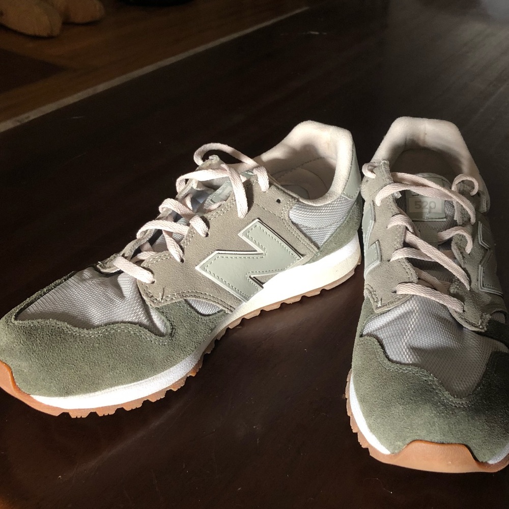 Women’s New Balance 520: Earth Tones